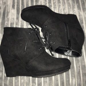 Black ankle wedges!!